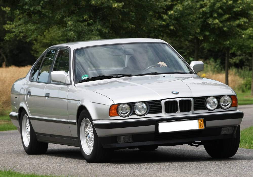 Fiche technique BMW 525i (E34) (1988-1990)