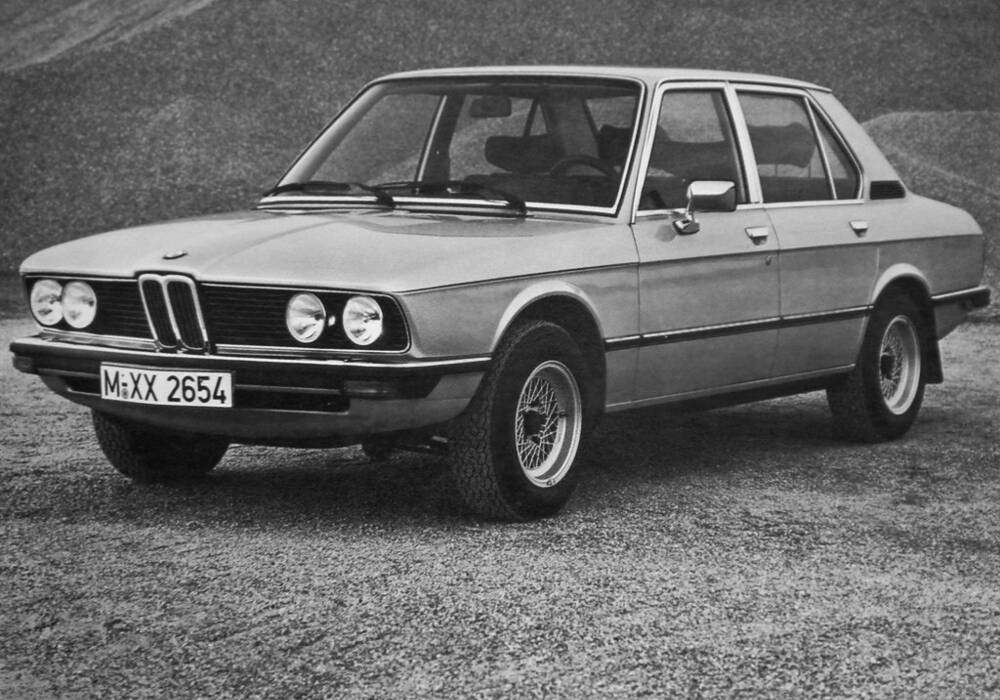Fiche technique BMW 533i (E12) (1979)