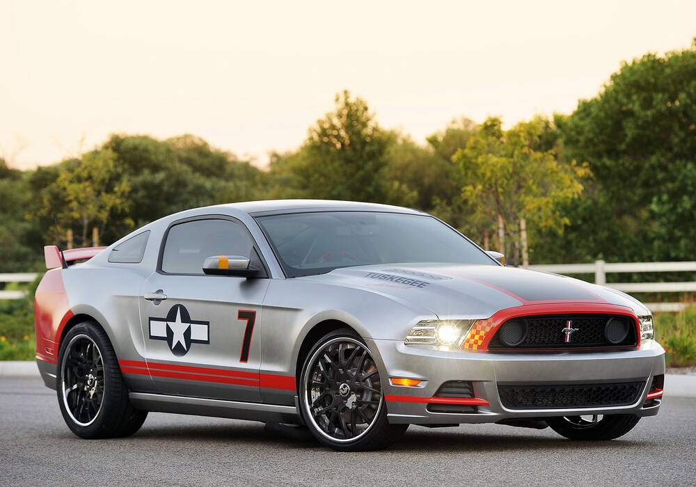 Fiche technique Ford Mustang V GT Red Tails (2012)