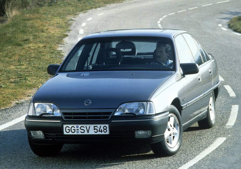 Fiche technique Opel Omega 2.0i (A) (1986-1987)