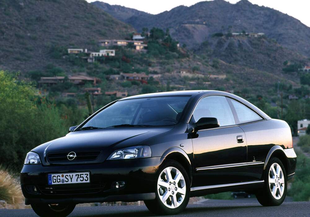 Fiche technique Opel Astra II Coup&eacute; 2.2 16v (2000-2005)