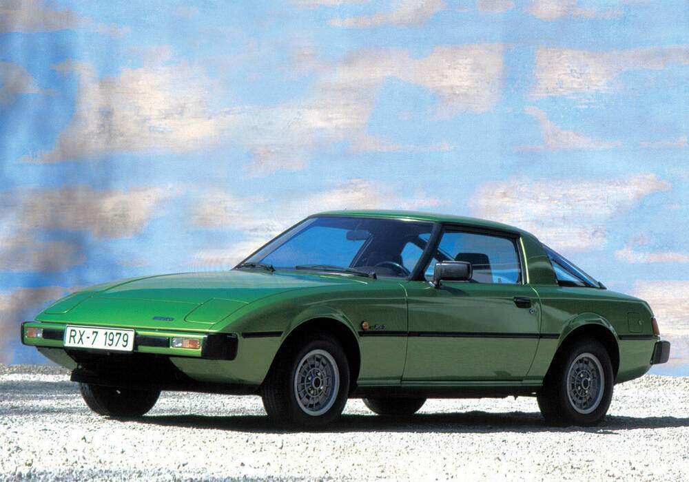 Fiche technique Mazda RX-7 1.1 105 (SA) (1978-1980)