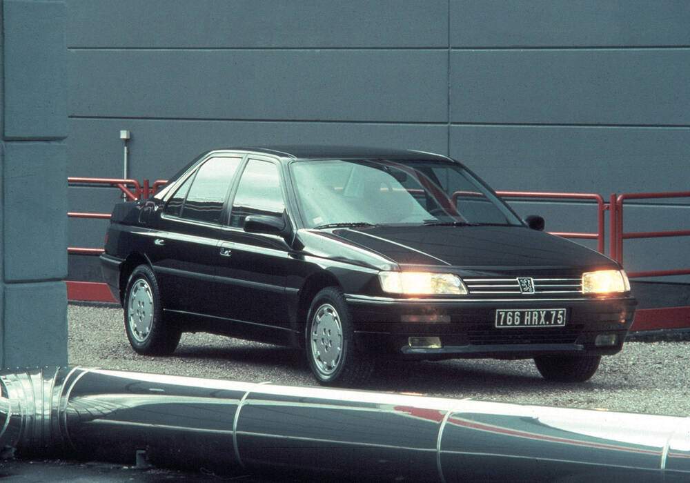 Fiche technique Peugeot 605 2.0i (1990-1992)