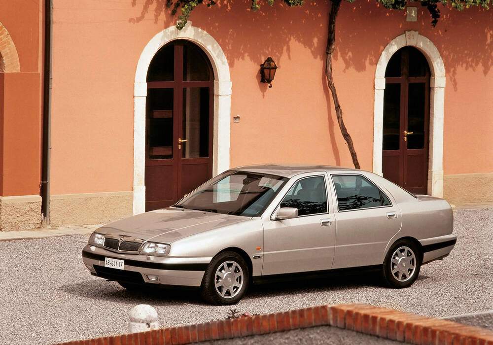 Fiche technique Lancia Kappa 2.0 (838) (1994-1996)