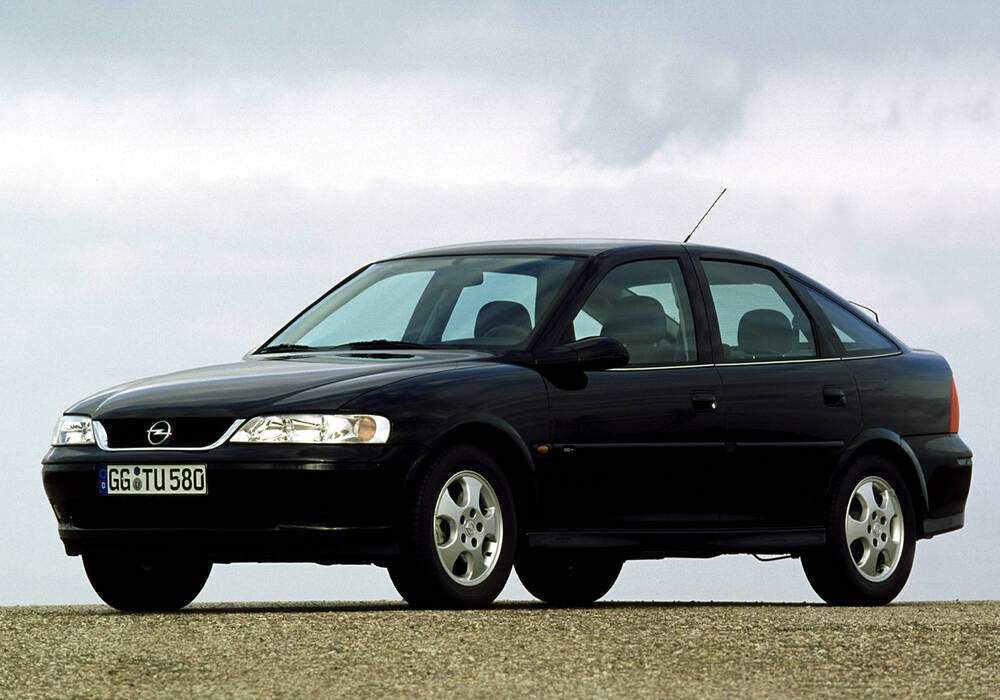Fiche technique Opel Vectra II 2.5 V6 (B) &laquo; Edition 100 &raquo; (1999)