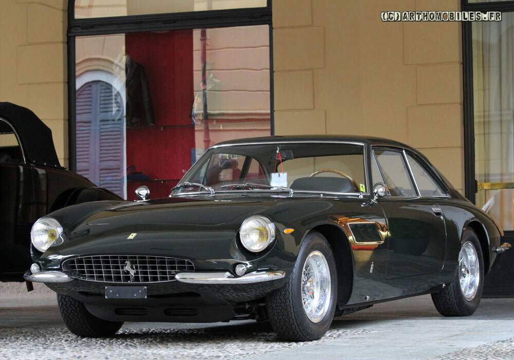 Fiche technique Ferrari 500 Superfast S&eacute;ries I (1964-1965)