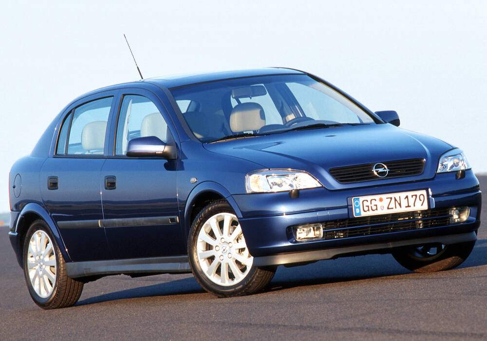 Fiche technique Opel Astra II 2.2 16v (2000-2005)