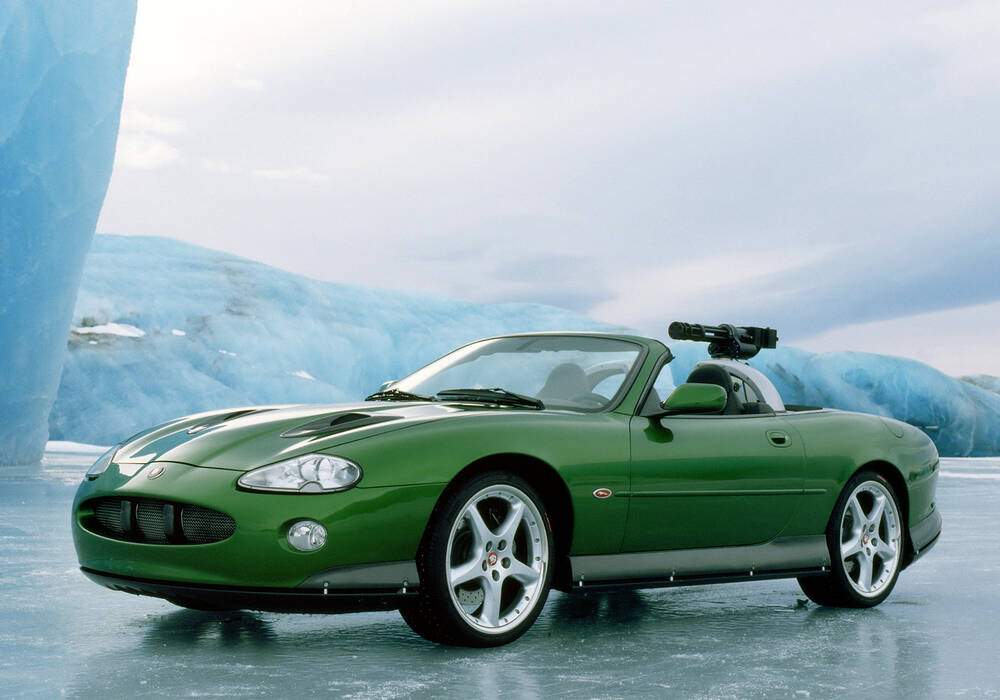 Fiche technique Voitures de films : Jaguar XKR Roadster (2002)