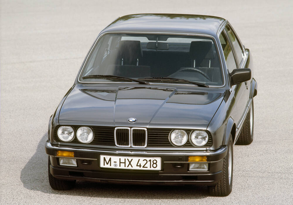 Fiche technique BMW 323i (E30) (1983-1984)