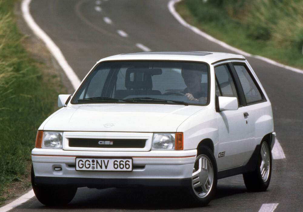 Fiche technique Opel Corsa GSi (1988-1992)
