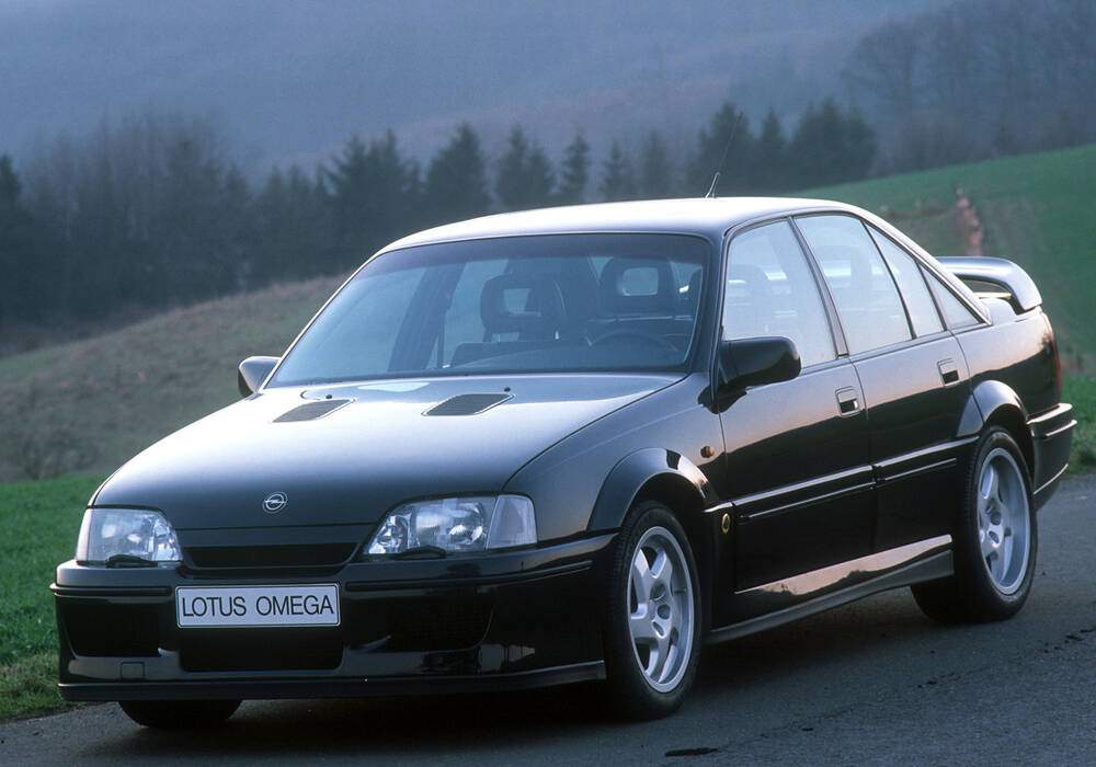 Fiche technique Opel Omega Lotus (1991-1992)