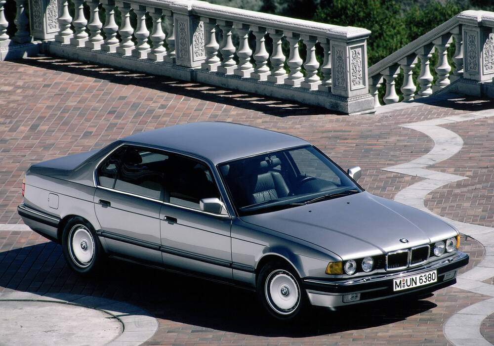 Fiche technique BMW 750iL (E32) (1988-1994)