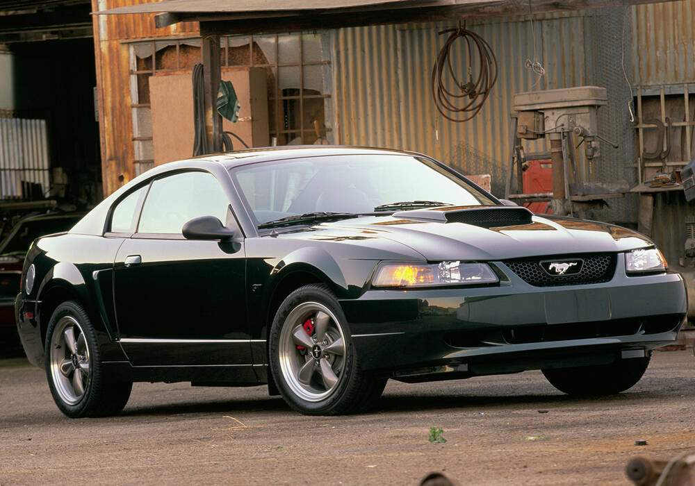 Fiche technique Ford Mustang IV GT &laquo; Bullitt &raquo; (2001)