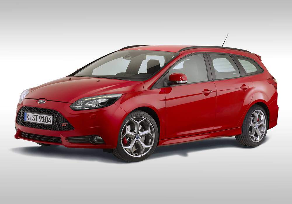 Fiche technique Ford Focus III SW ST (DYB) (2011-2018)
