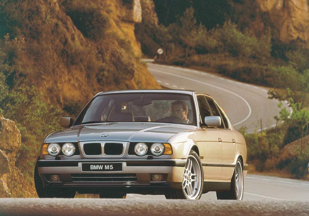 Fiche technique BMW M5 3.8 (E34) (1992-1995)