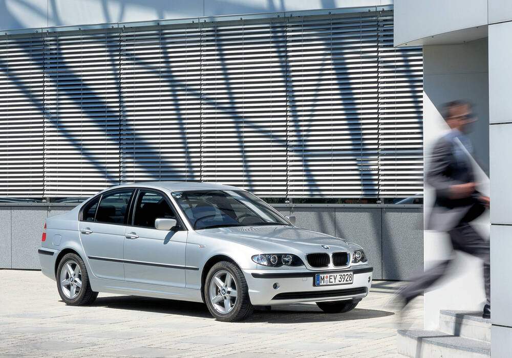 Fiche technique BMW 318i (E46) (2001-2005)