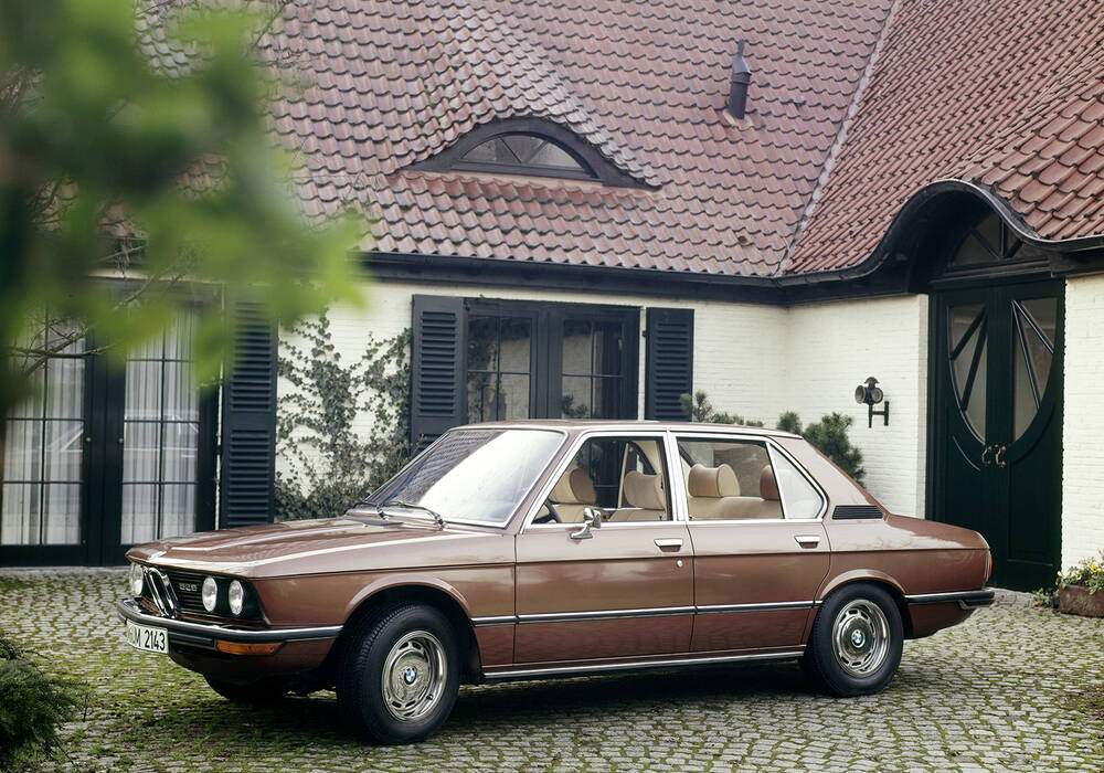 Fiche technique BMW 528 (E12) (1974-1976)