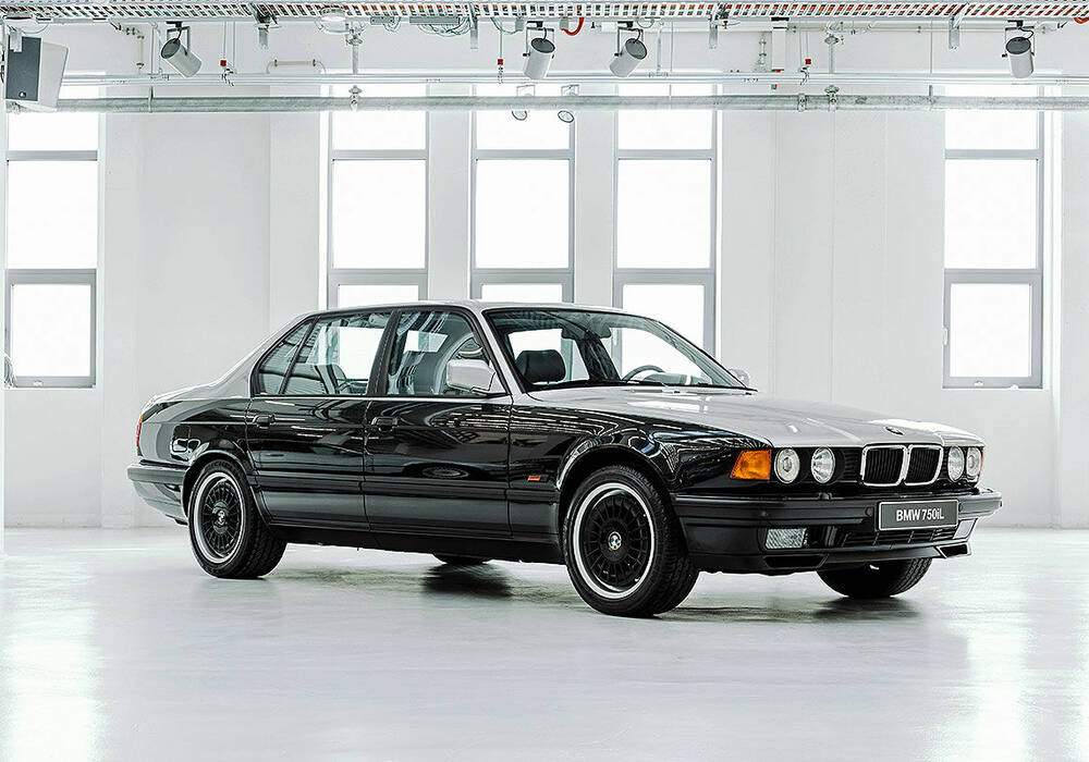 Fiche technique BMW 750iL (E32) &laquo; Karl Lagerfeld &raquo; (1992)