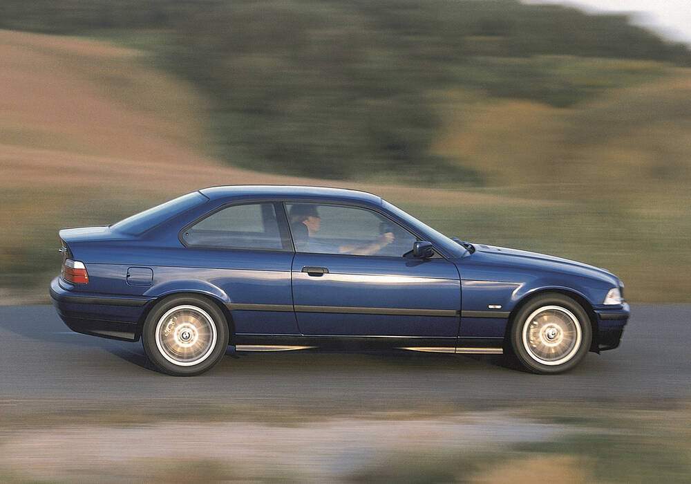Fiche technique BMW 316i Coup&eacute; (E36) (1993-1999)