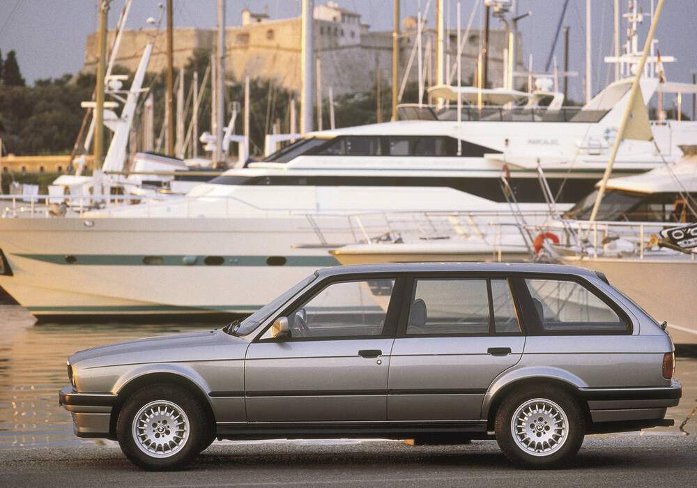Fiche technique BMW 320i Touring (E30) (1988-1992)