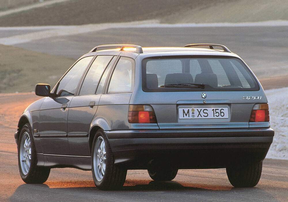 Fiche technique BMW 320i Touring (E36) (1992-1999)