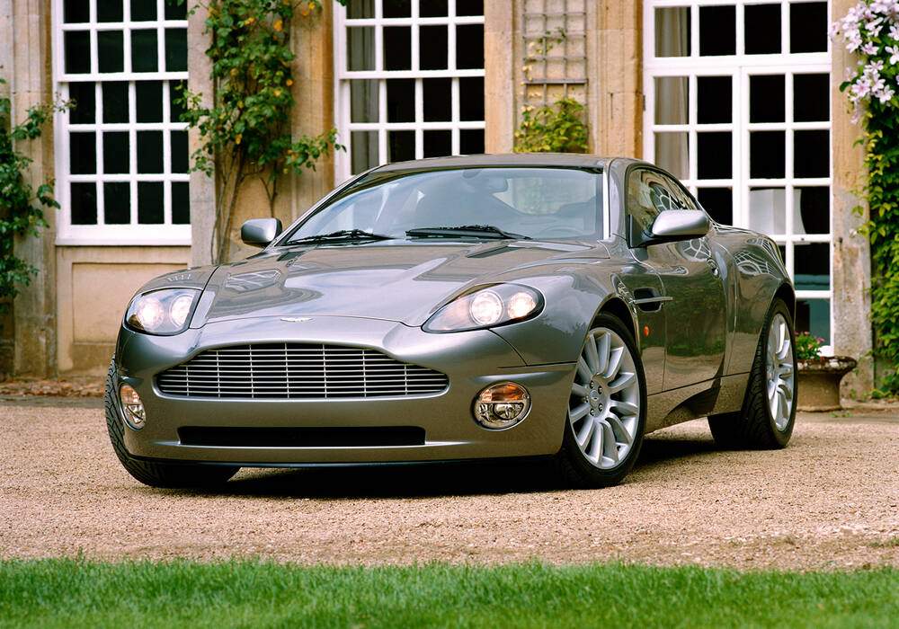 Fiche technique Aston Martin Vanquish (2002-2005)