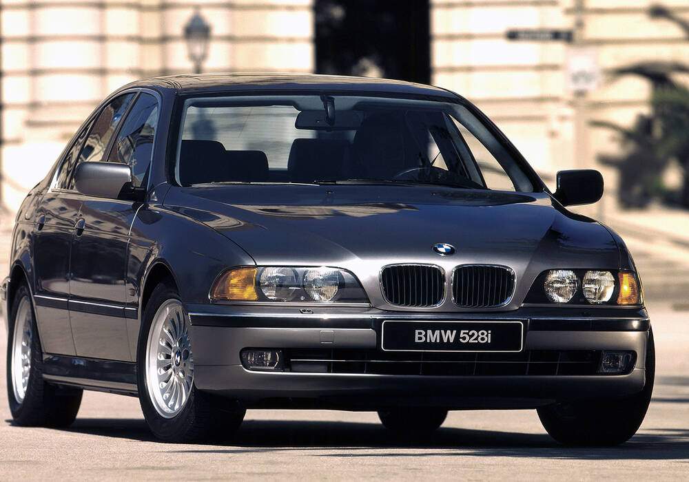 Fiche technique BMW 528i (E39) (1995-2000)