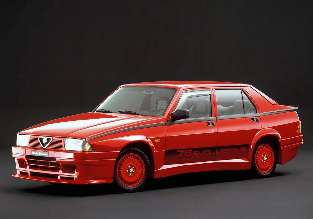Fiche technique Alfa Romeo 75 1.8 Turbo Evoluzione (1987)