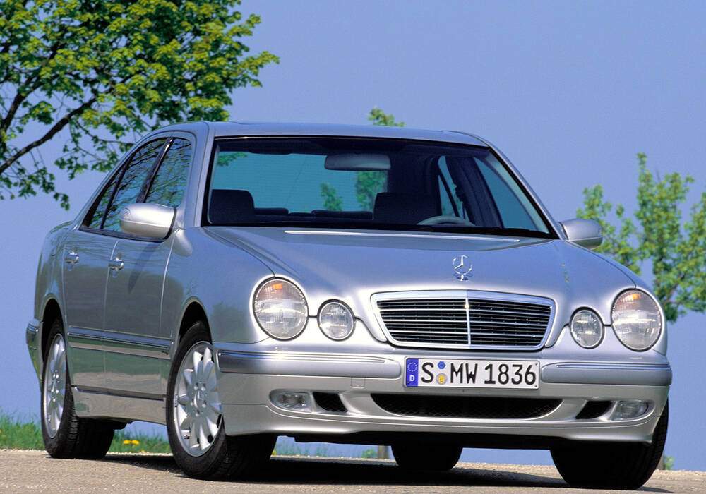 Fiche technique Mercedes-Benz E II 320 CDI (W210) (1999-2002)