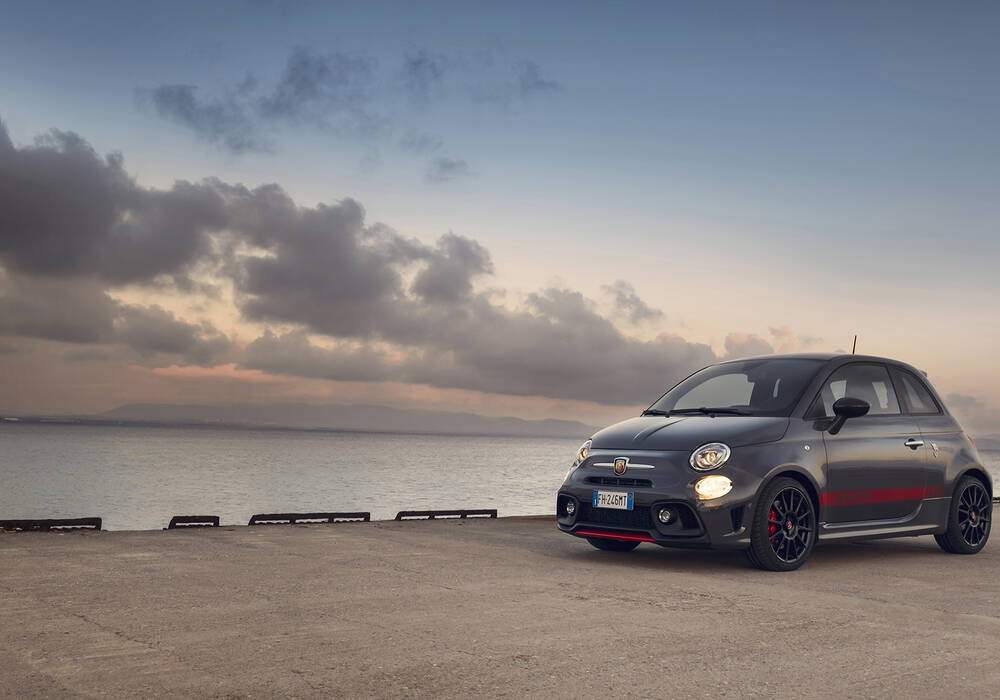 Fiche technique Abarth 695 XSR Yamaha Limited Edition (2017)