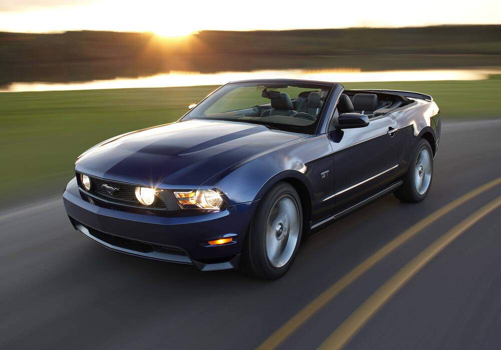 Fiche technique Ford Mustang V GT Convertible (2009-2010)