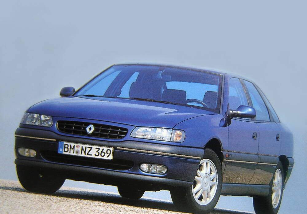 Fiche technique Renault Safrane 2.2 dT (1996-2000)