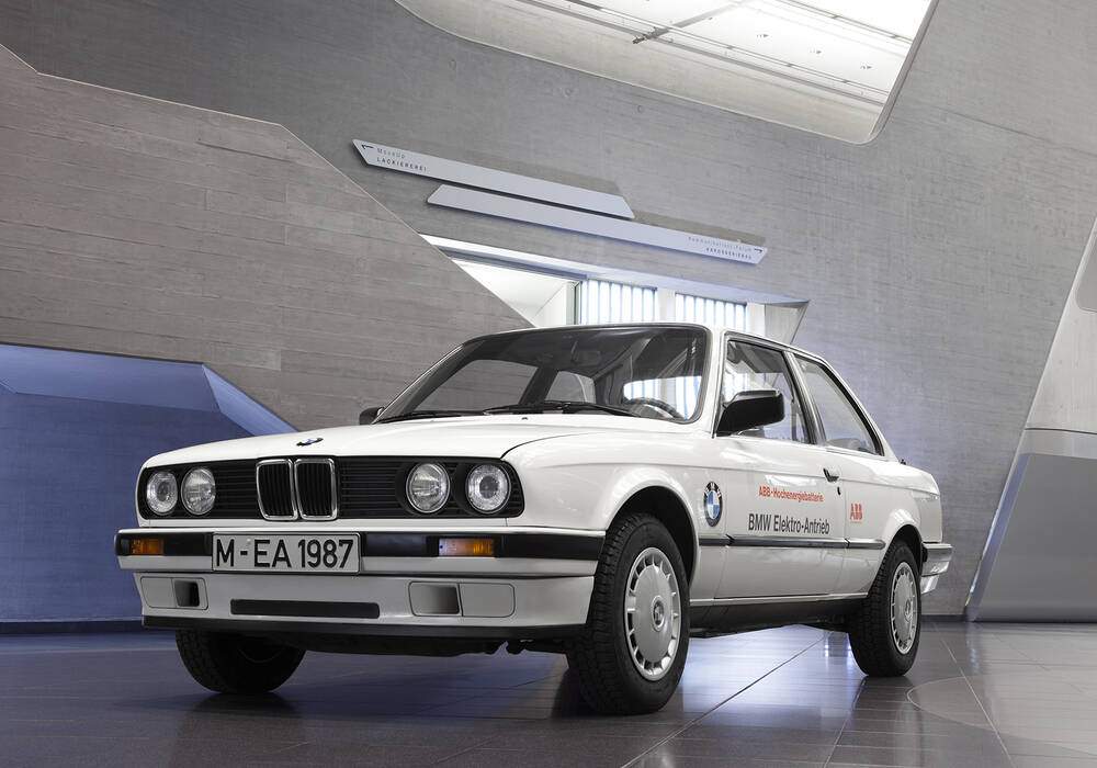 Fiche technique BMW 325iX Coup&eacute; Elektro-Antrieb (1987)