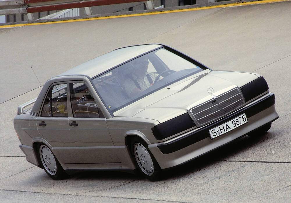 Fiche technique Mercedes-Benz 190 E 2.3-16 Record Car (1983)