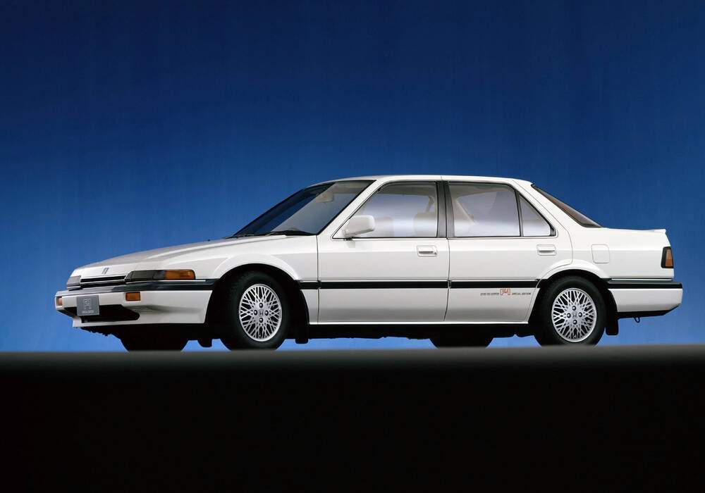 Fiche technique Honda Accord III 2.0 Si &laquo; F-1 Special Edition &raquo; (1986)