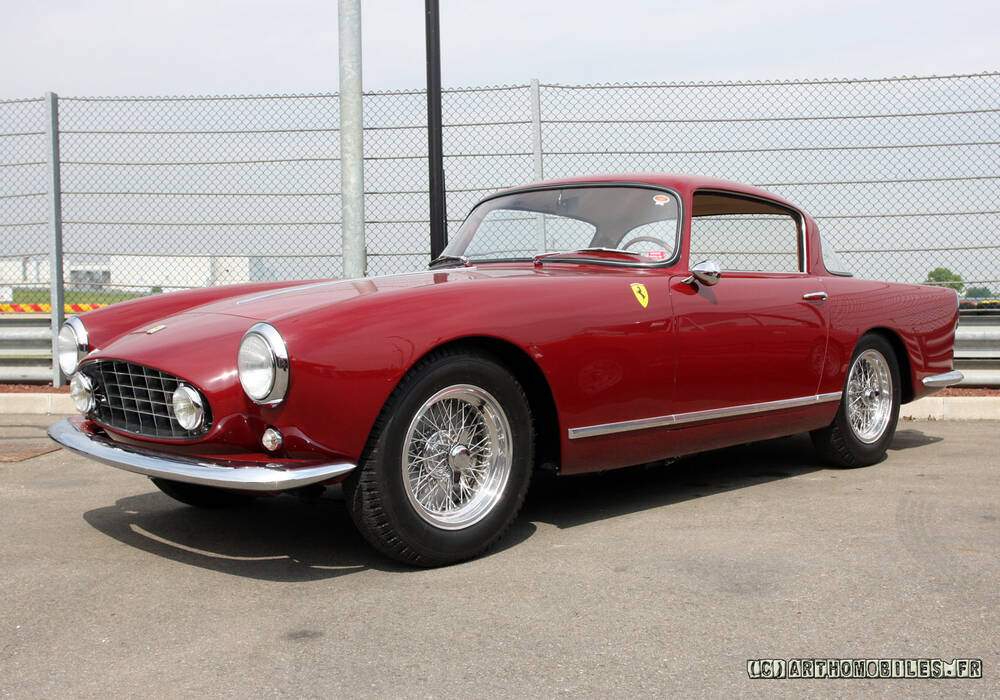 Fiche technique Ferrari 250 GT Coup&eacute; Ellena (1957-1958)