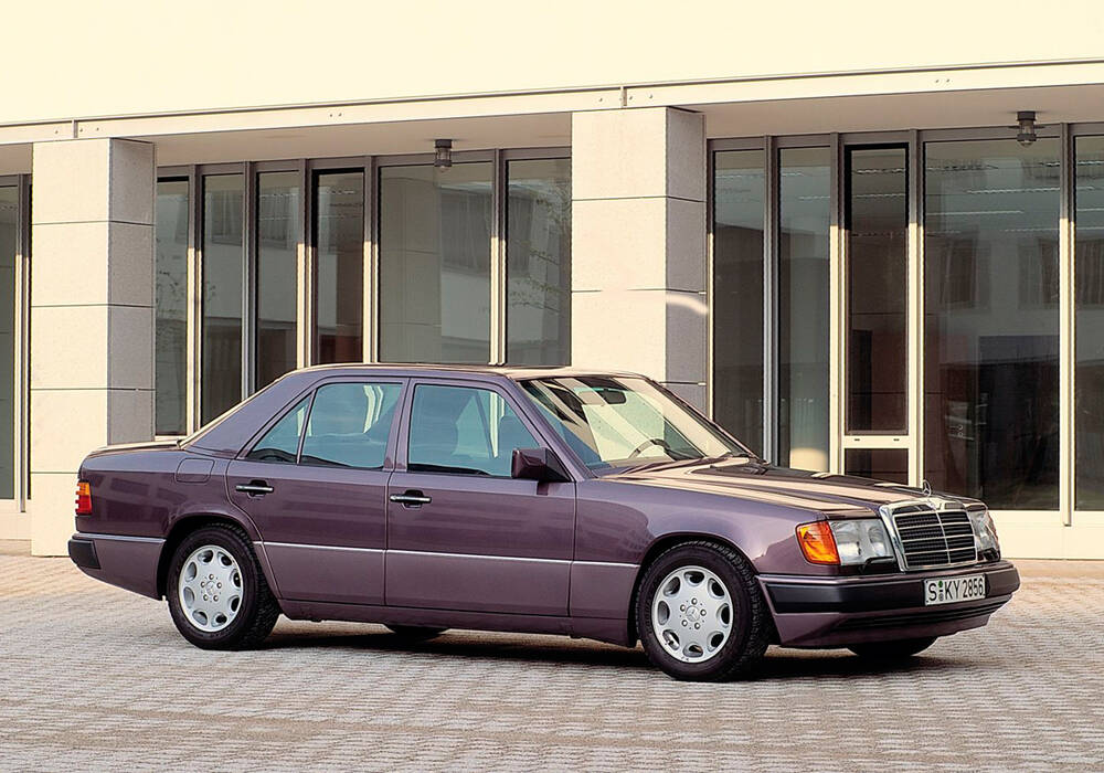Fiche technique Mercedes-Benz 400 E (W124) (1991-1993)