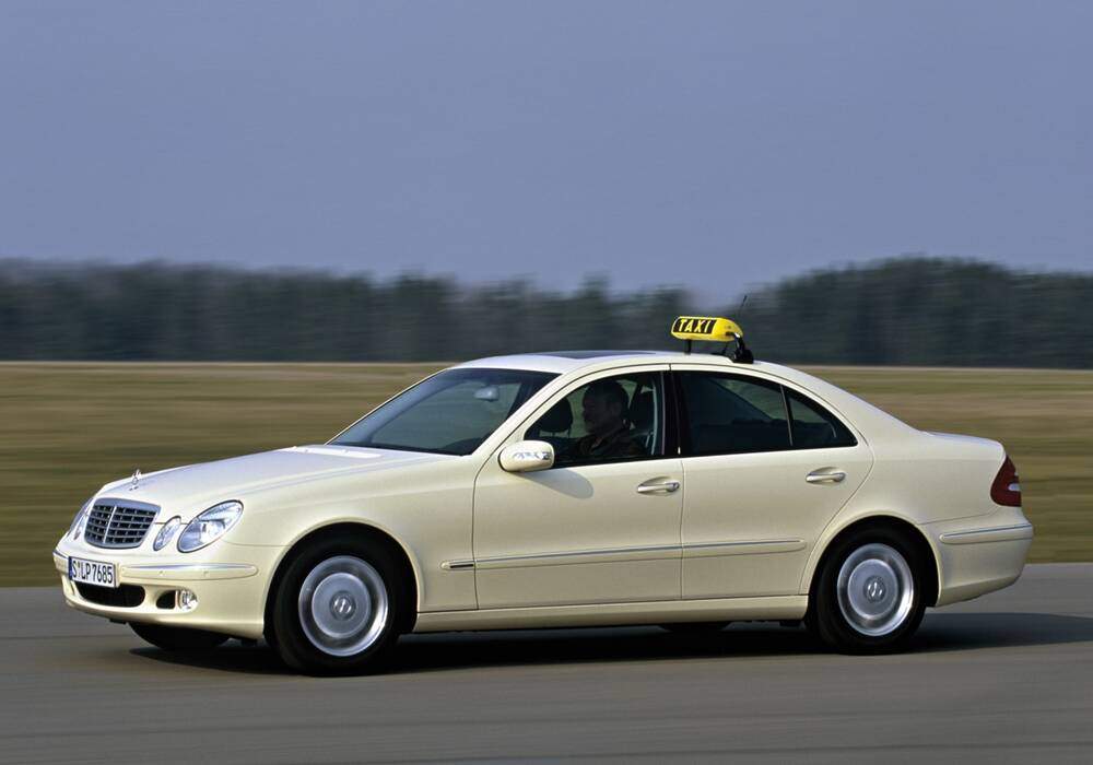 Fiche technique Mercedes-Benz E III 220 CDI (W211) (2002-2006)