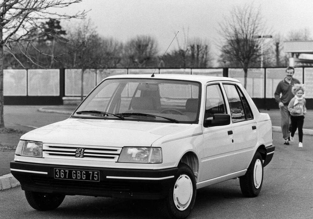 Fiche technique Peugeot 309 1.1 &laquo; Chorus &raquo; (1987-1990)