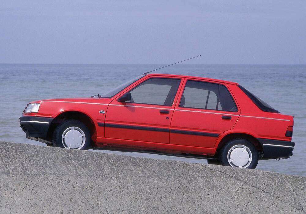 Fiche technique Peugeot 309 1.1 &laquo; Vital &raquo; (1992-1993)