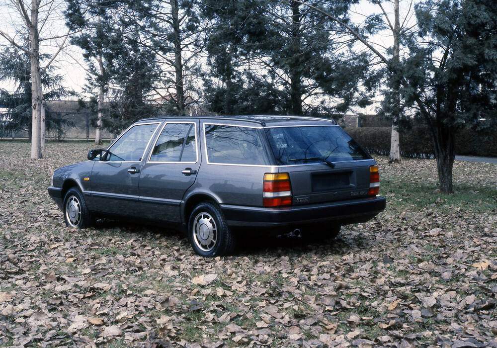 Fiche technique Lancia Thema Plus (1985)