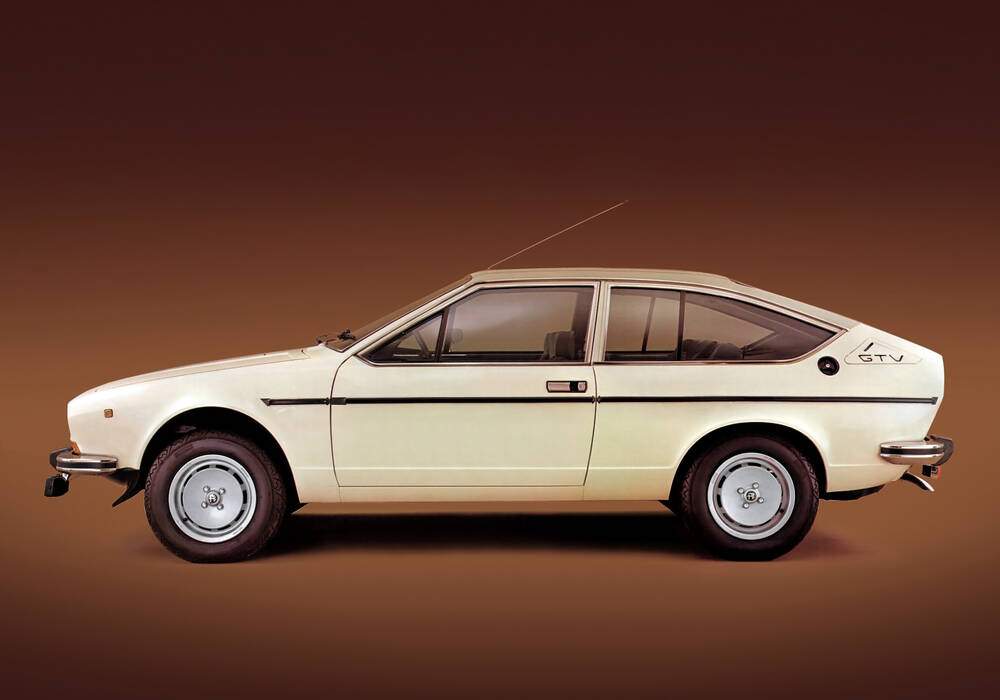 Fiche technique Alfa Romeo Alfetta GTV 2.0 (116) &laquo; SE &raquo; (1978-1980)