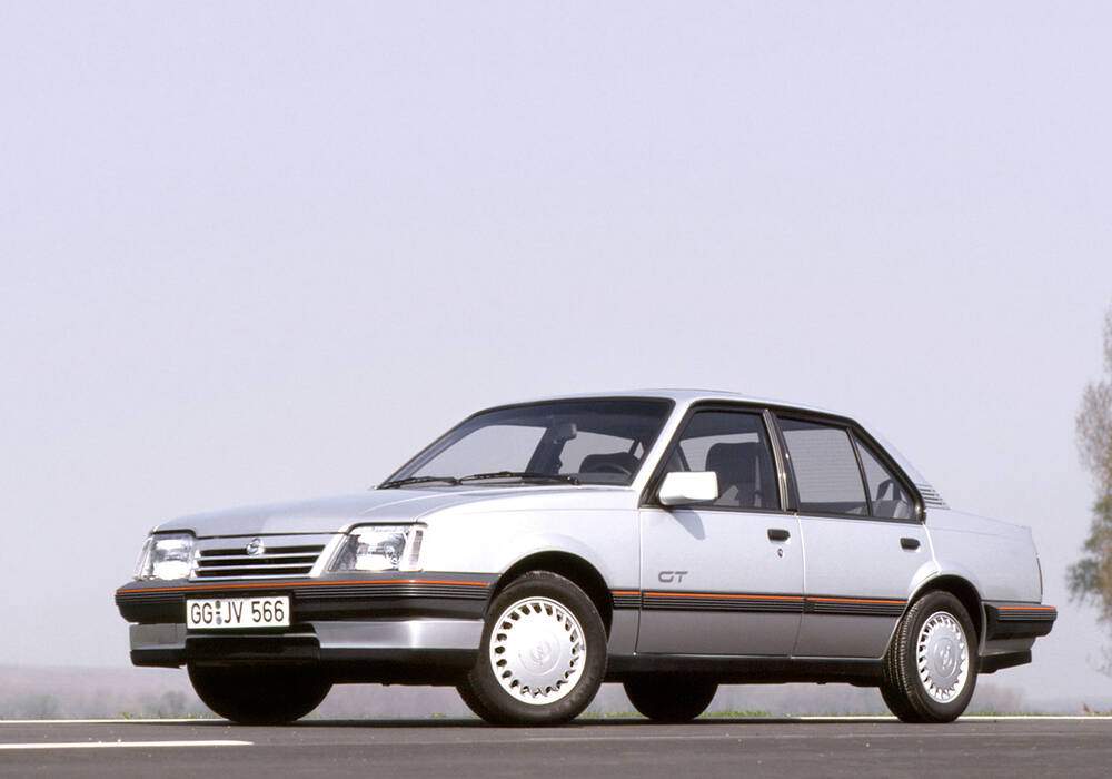 Fiche technique Opel Ascona III GT 2.0i (1987-1988)