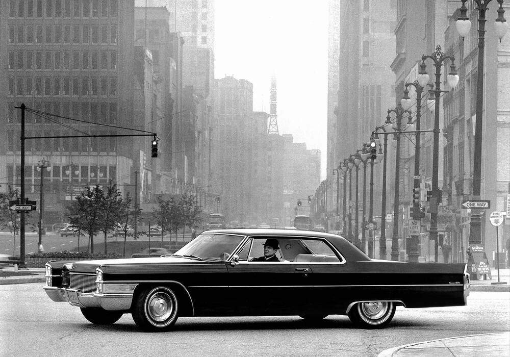 Fiche technique Cadillac De Ville III Coup&eacute; 429ci 345 (1965-1967)
