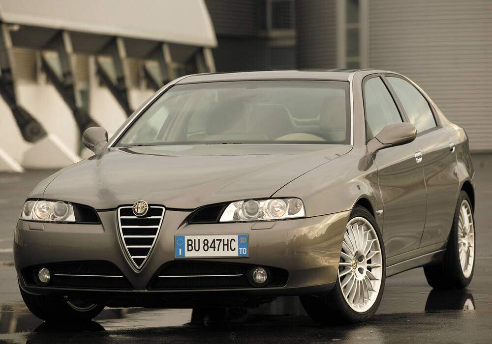 Fiche technique Alfa Romeo 166 3.0 V6 (2001-2005)