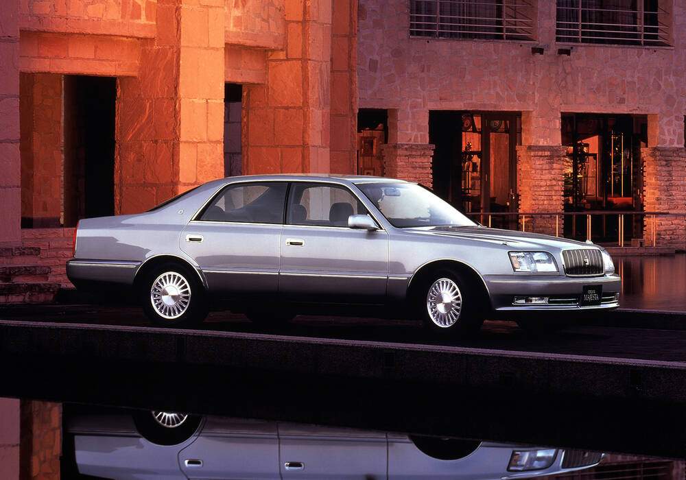 Fiche technique Toyota Crown Majesta II 4.0 V8 (1995-1999)