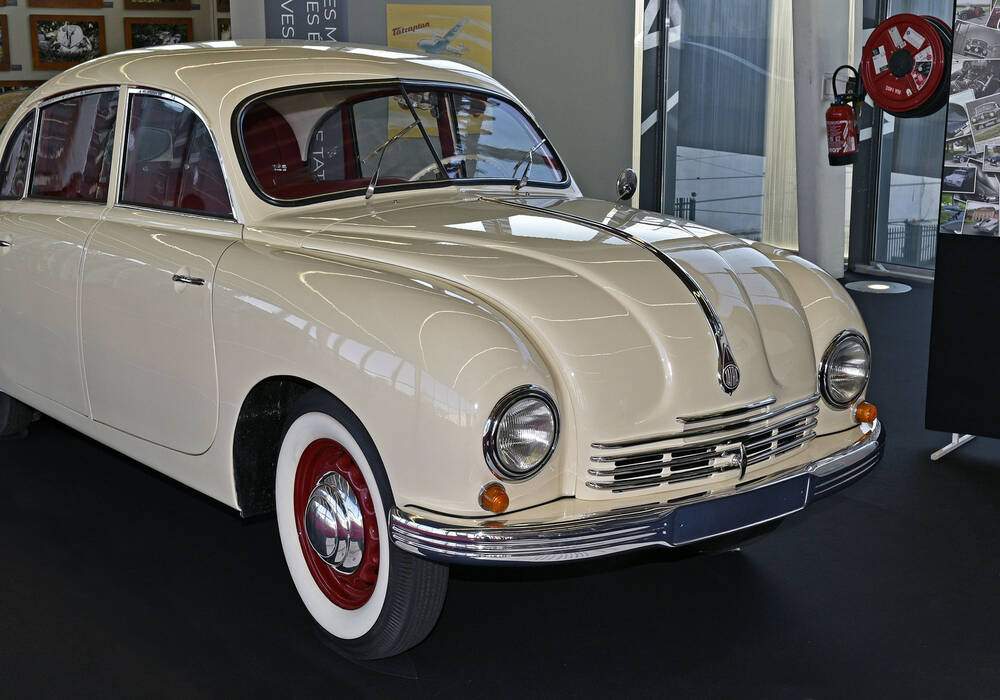 Fiche technique Tatra 600 (1948-1952)