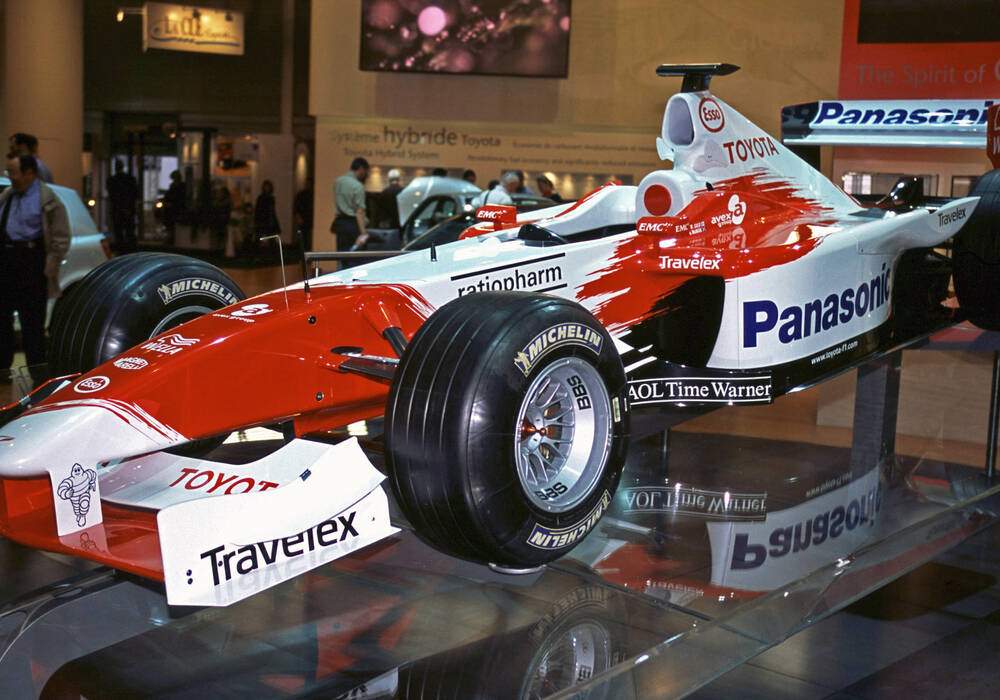 Fiche technique Toyota TF102 (2002)
