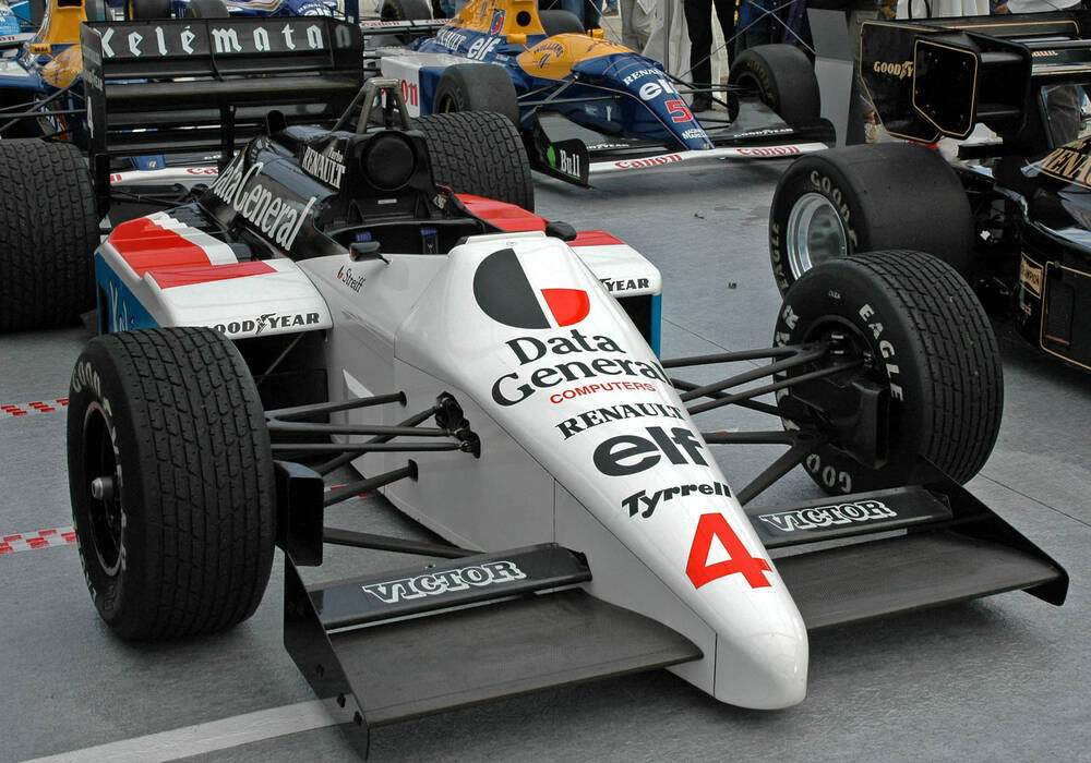 Fiche technique Tyrrell 015 (1986)