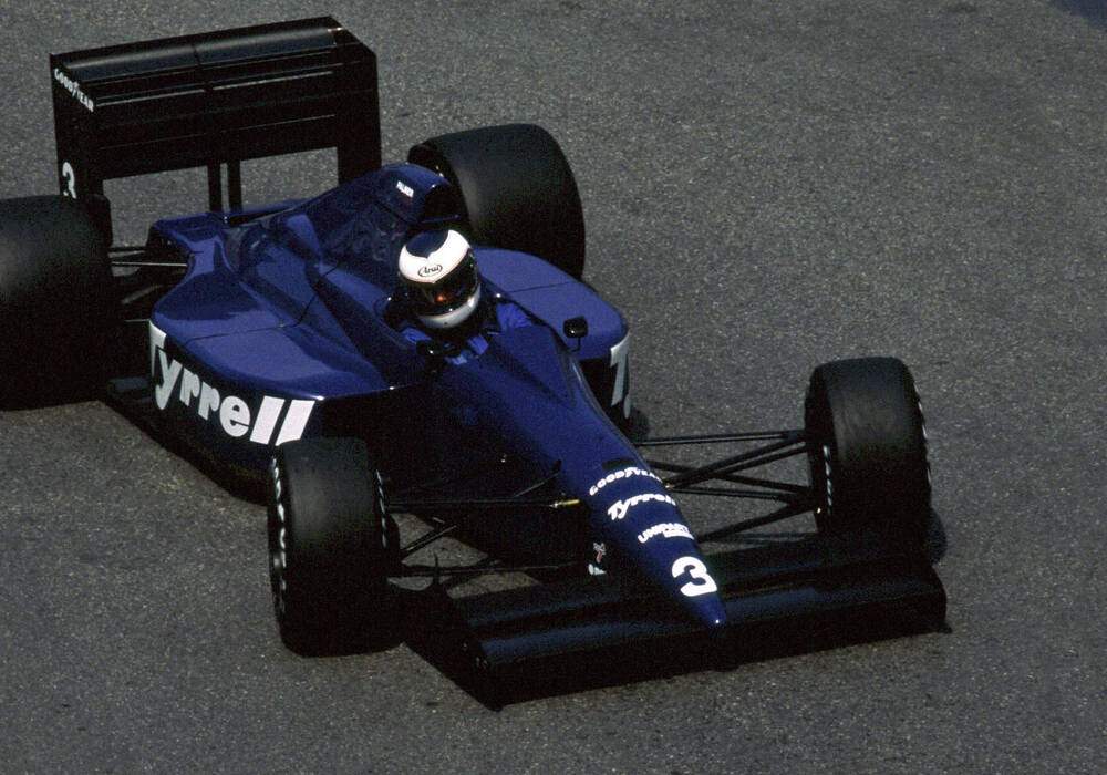 Fiche technique Tyrrell 018 (1989-1990)